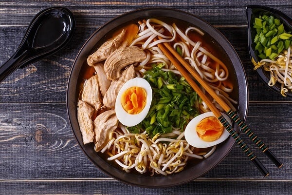 El ramen es un plato reconfortante y muy nutritivo