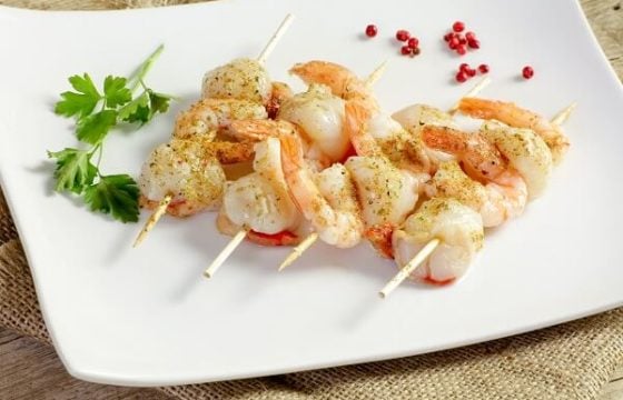 Brocheta de rape con langostinos