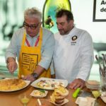 El chef Sergio Fernández y el humorista Leo Harlem sorprenden con un divertido showcooking, con los Aceites de Oliva como protagonistas