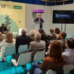 El colectivo médico español recomienda, por sus beneficios cardiosaludables y antioxidantes, el Aceite de Oliva Virgen Extra como mejor materia grasa para alimentarnos