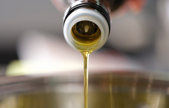 Cómo proteger y conservar aceite de oliva en verano