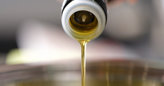 Cómo proteger y conservar aceite de oliva en verano