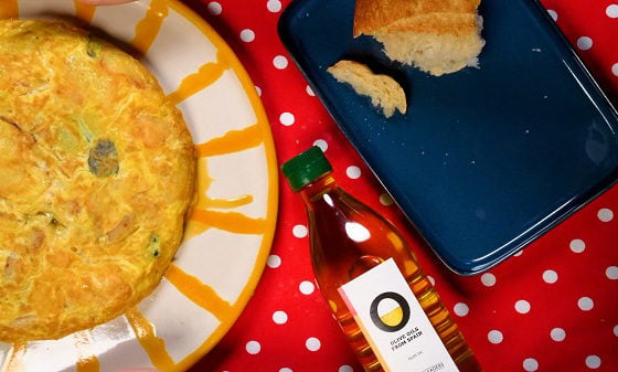 Tortilla de patata con trufa y chalotas