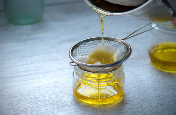 Colar el aceite de oliva