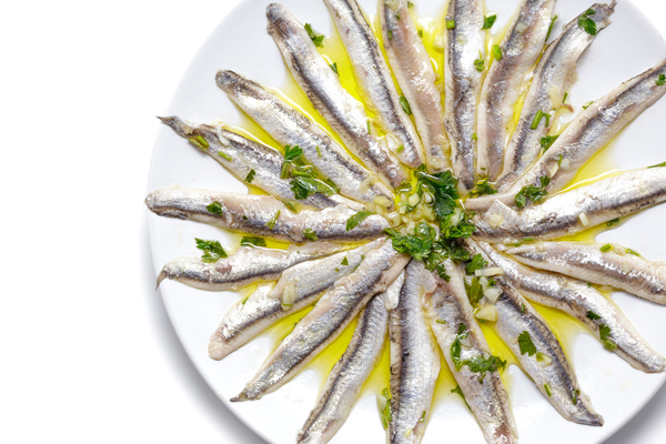 Deliciosas anchoas marinadas con perejil
