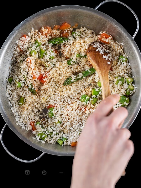 Arroz con espárragos y guisantes