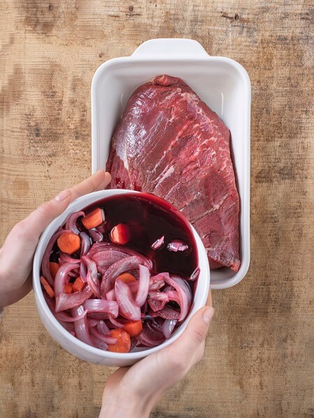 Sauerbraten carne asada al estilo alemán