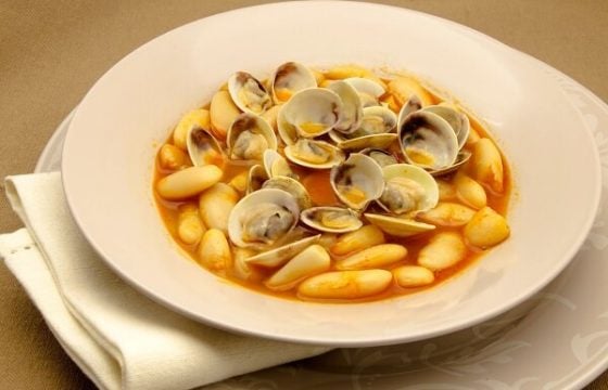 Fabes con almejas: Un placer gastronómico de la cocina asturiana