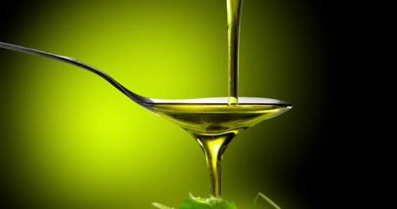 ¿En qué se diferencian el aceite de oliva virgen y el virgen extra?