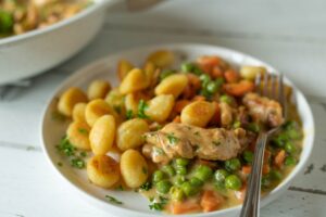 ñoquis con pollo y verduras