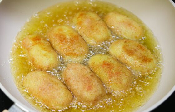 Cómo freír croquetas para que queden crujientes y cremosas