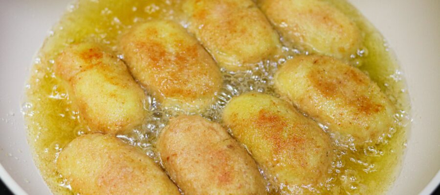 Cómo freír croquetas para que queden crujientes y cremosas